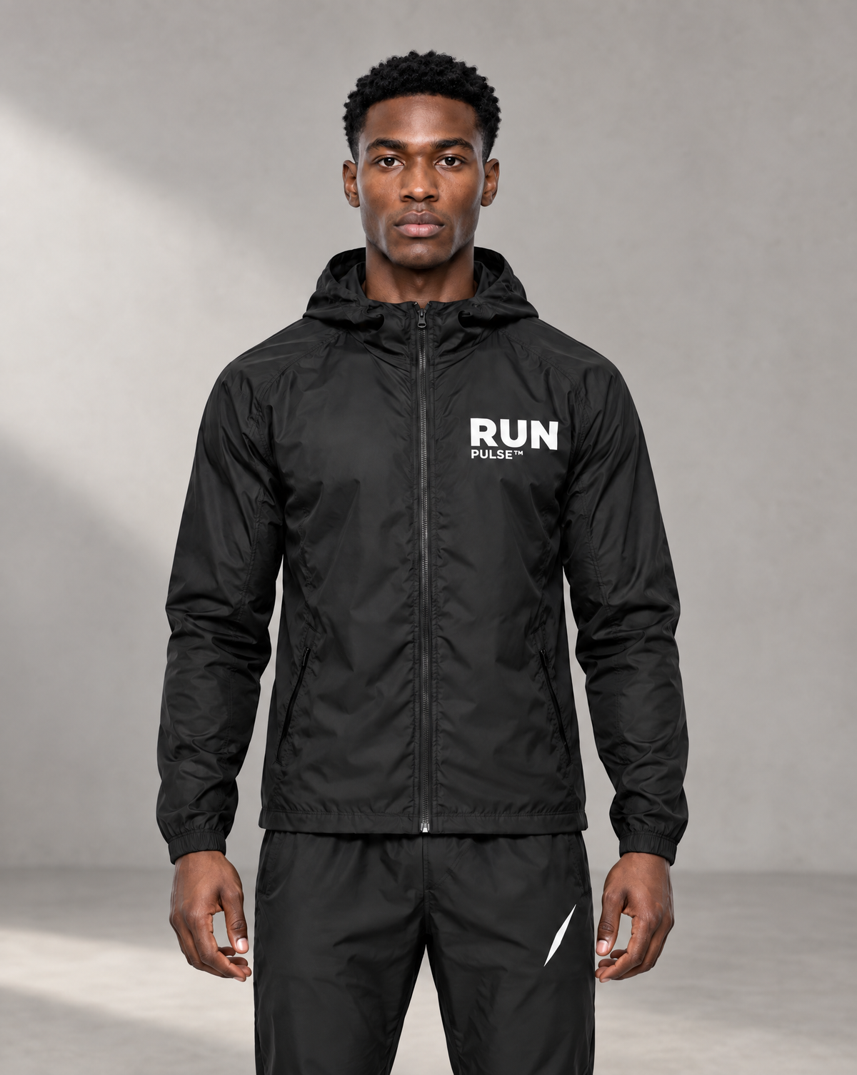 PULSE™ Run Windbreaker – Black – Produktansicht 1