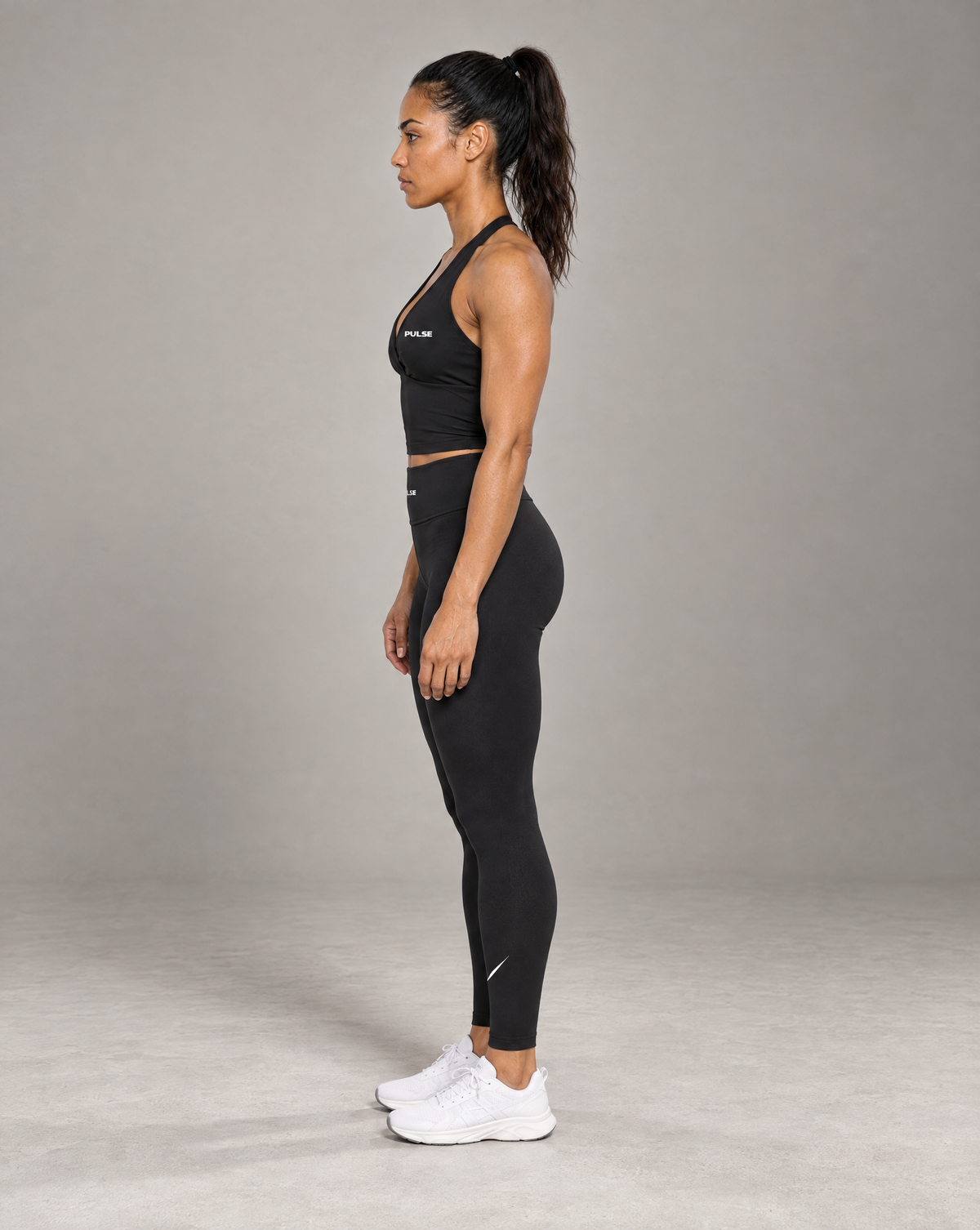 PULSE™ SPECTRE Halter Tank Top – Schwarz