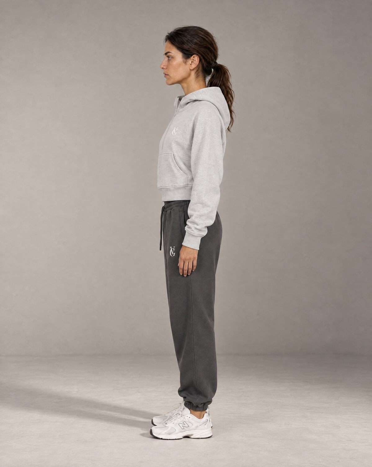 Golden Vein Cropped Half-Zip Hoodie – Cold Grey – Produktansicht 4
