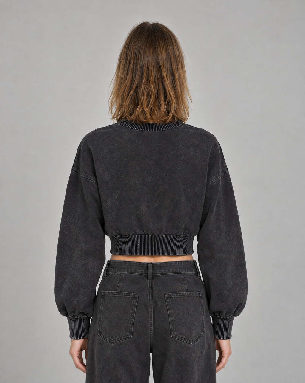 Golden Vein Mineral Wash Cropped Sweater – Black – Produktansicht 2