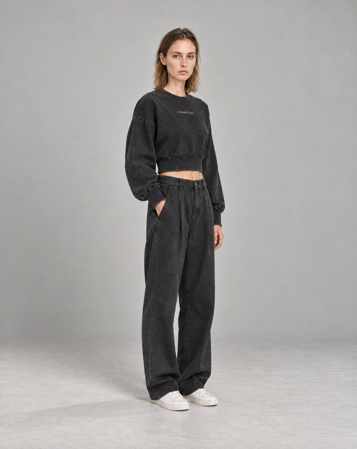 Golden Vein Mineral Wash Cropped Sweater – Black – Produktansicht 4