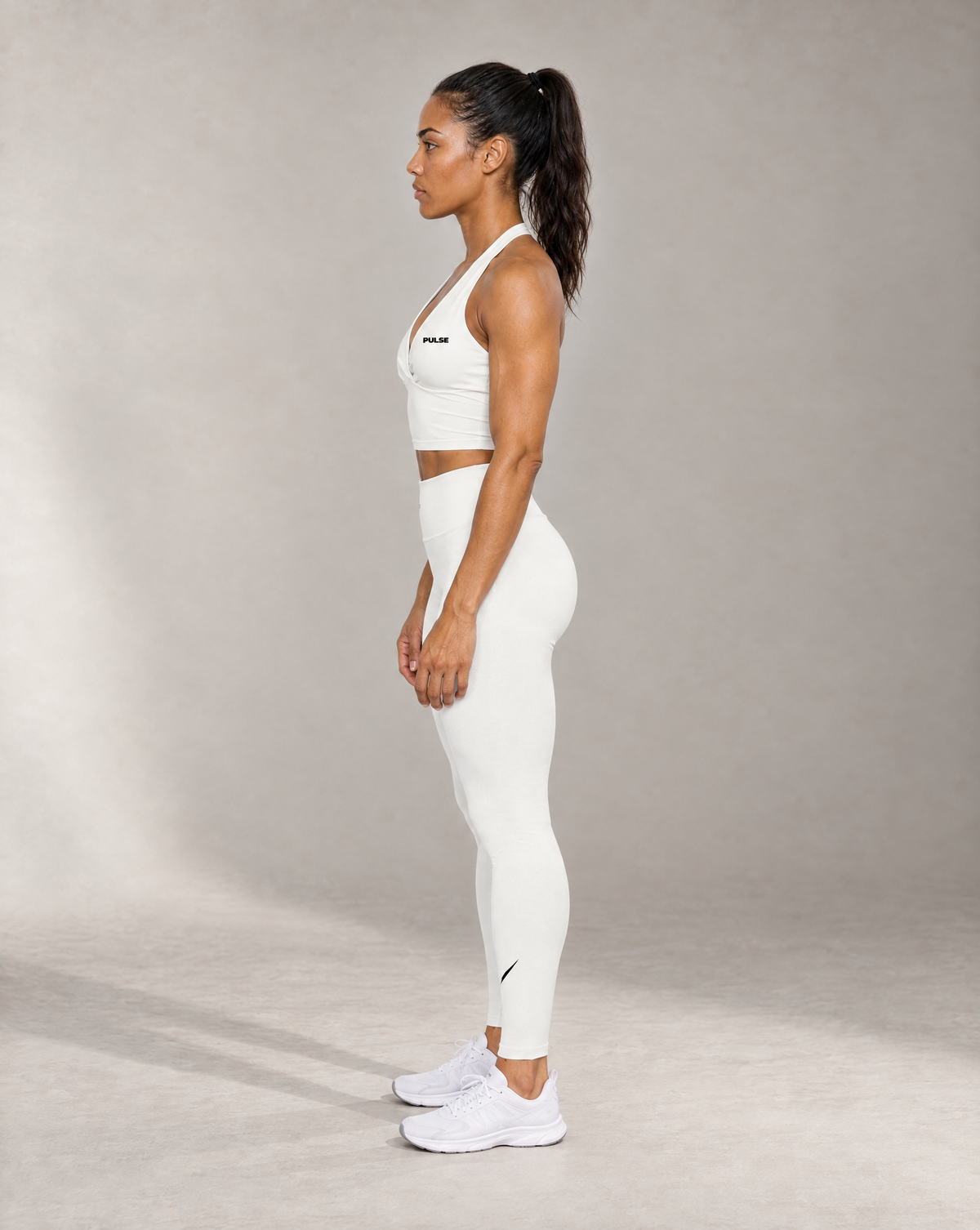 PULSE™ SPECTRE Halter Tank Top – Weiß