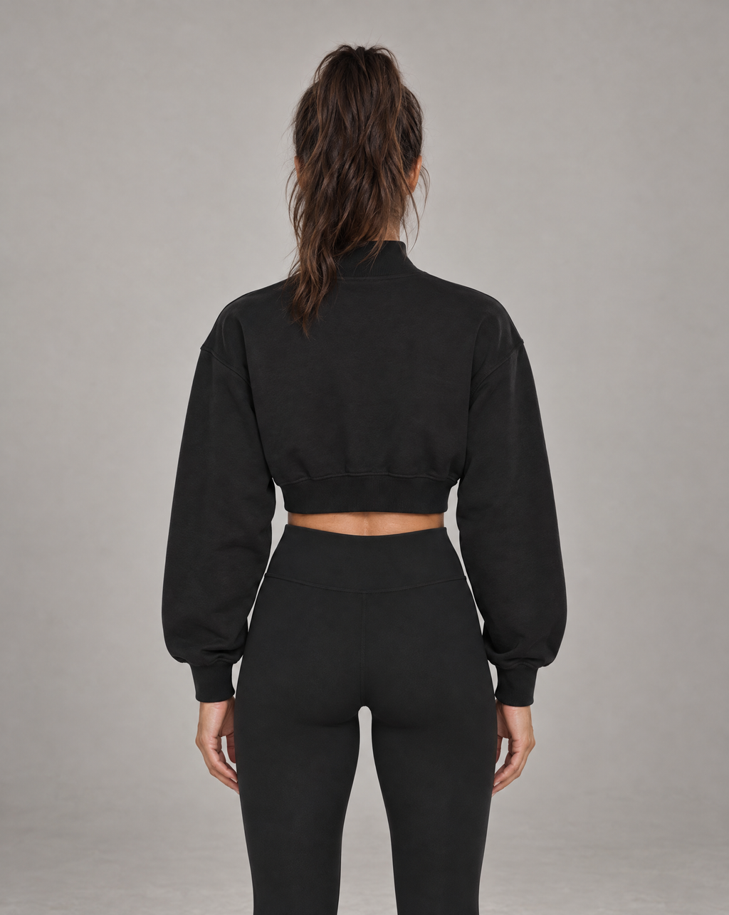 Golden Vein Cropped Mock Neck – Black – Produktansicht 2