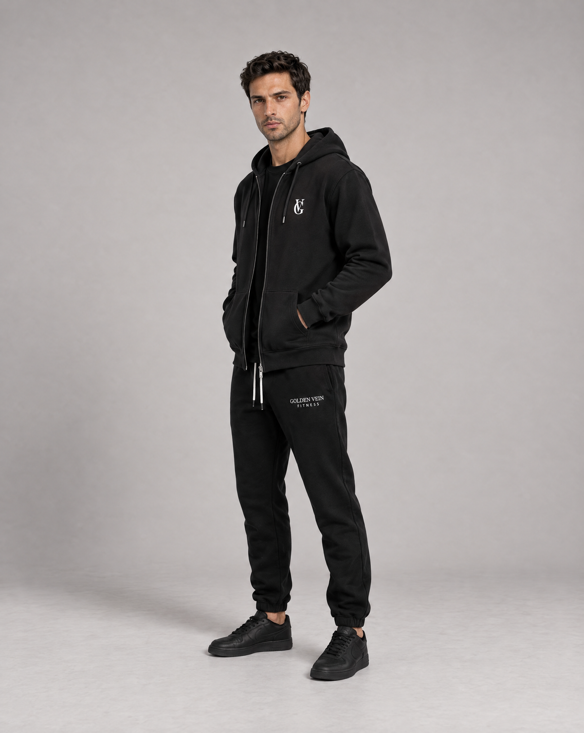 Be Ready To Lose It All Zip Hoodie und GV Premium Jogger Schwarz – Herren 3/4-Ansicht