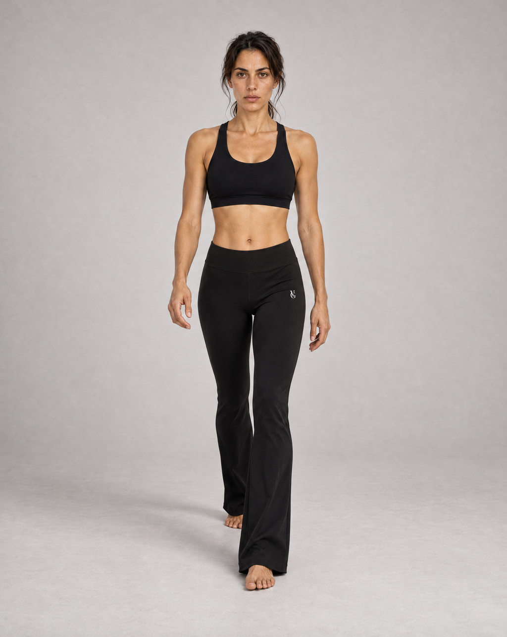 GV Flare Leggings Schwarz – walking view