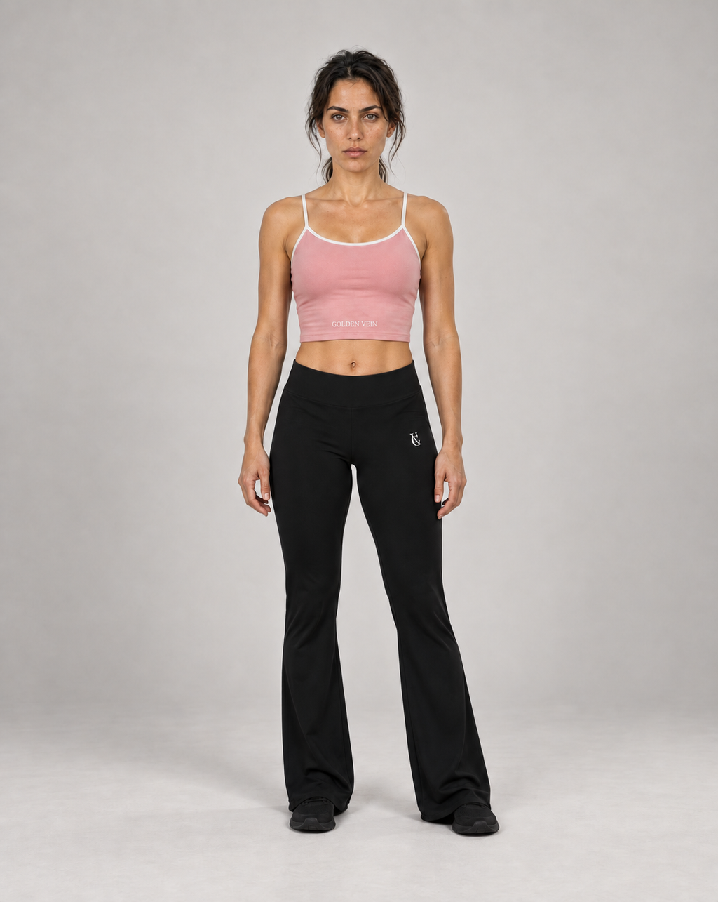 Golden Vein Crop Top Rosa mit GV Flare Leggings Schwarz – Set Frontansicht
