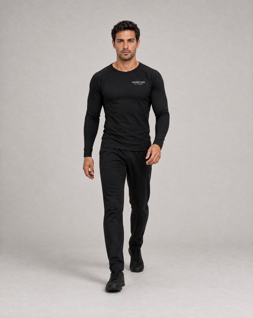 Golden Vein Longsleeve in Schwarz – Herren Walking Ansicht