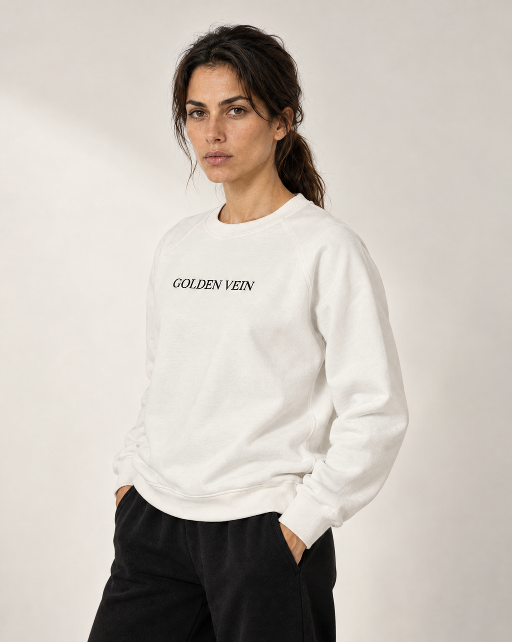 Golden Vein Sweater Weiß am Model