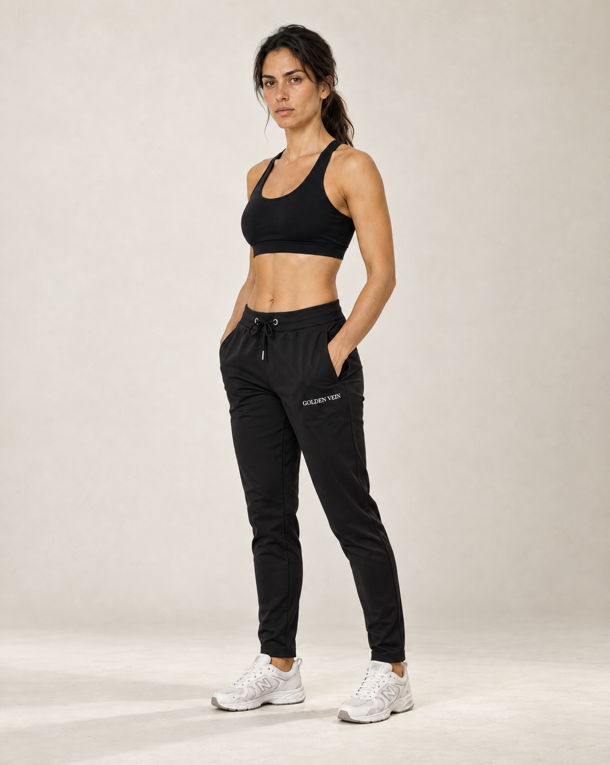 Golden Vein Trainingshose Schwarz am Model