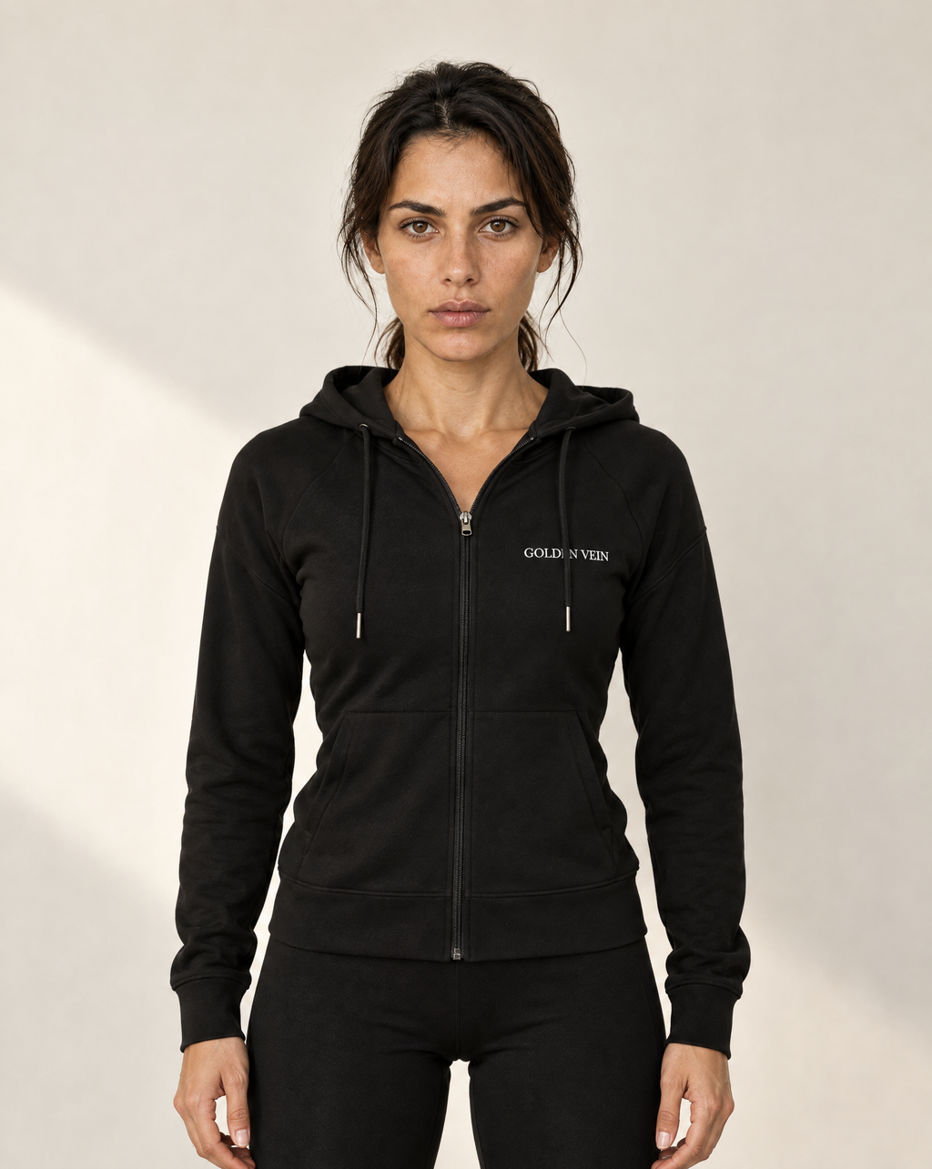 Golden Vein Trainingsjacke Schwarz mit Kapuze Frontansicht