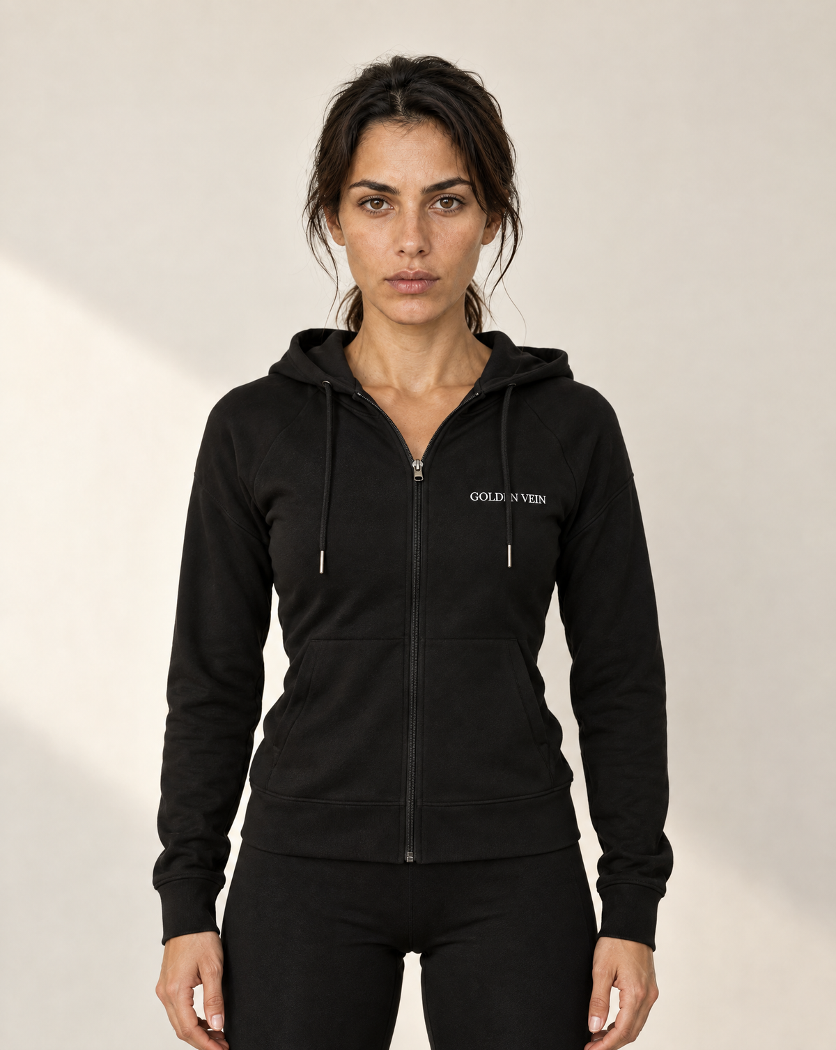Golden Vein Trainingsjacke Schwarz mit Kapuze Frontansicht