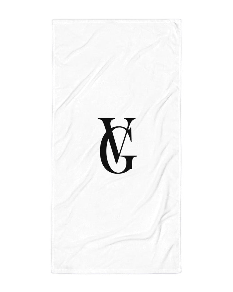 GV Bath Towel in Weiß mit zentral platziertem GV-Logo, Produktansicht