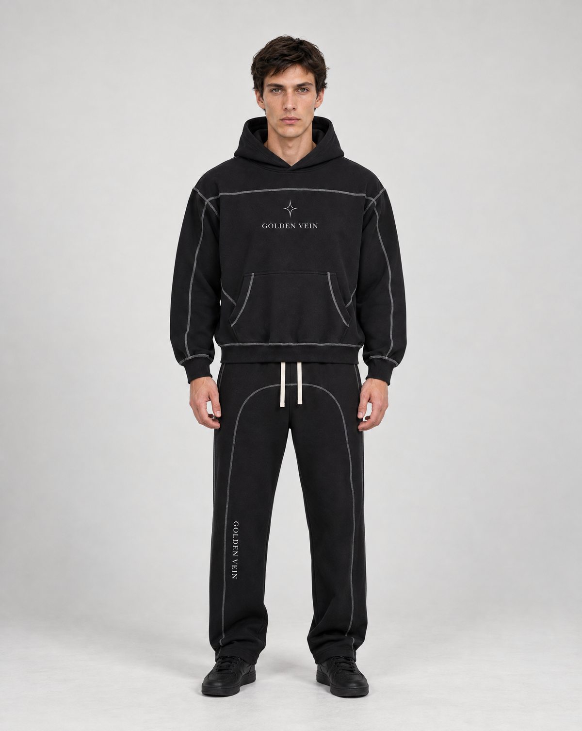 Golden Vein Structure Hoodie in Schwarz – Vorderansicht mit passender Jogginghose