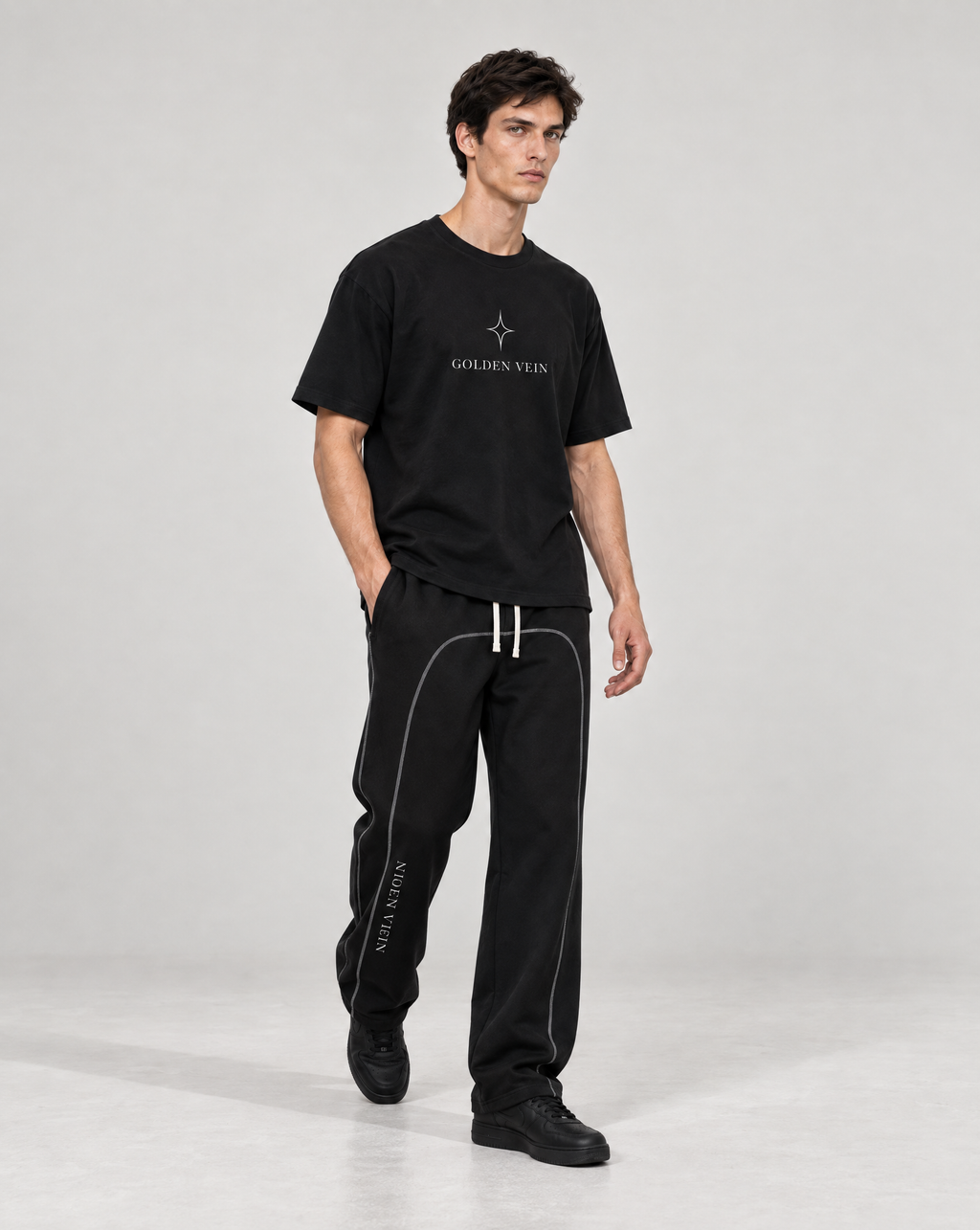 Golden Vein Core Boxy T-Shirt in Schwarz – in Bewegung