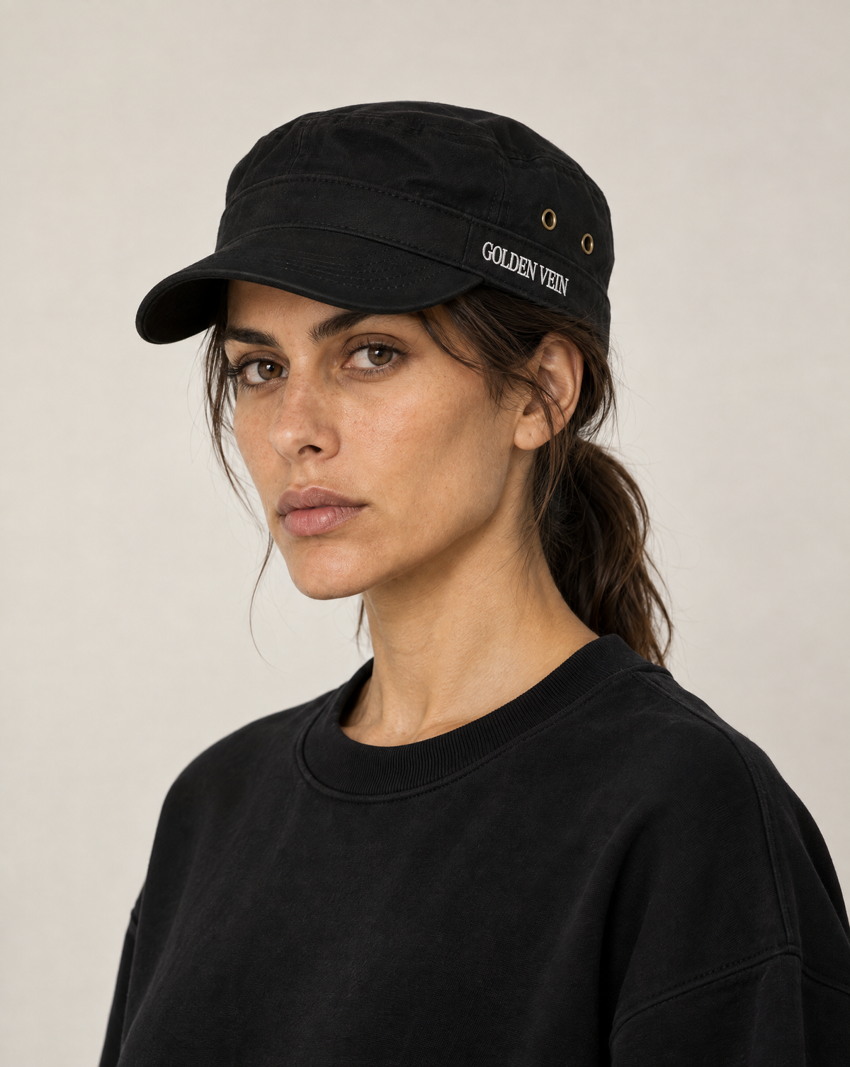 GV Military Cap Schwarz am Model