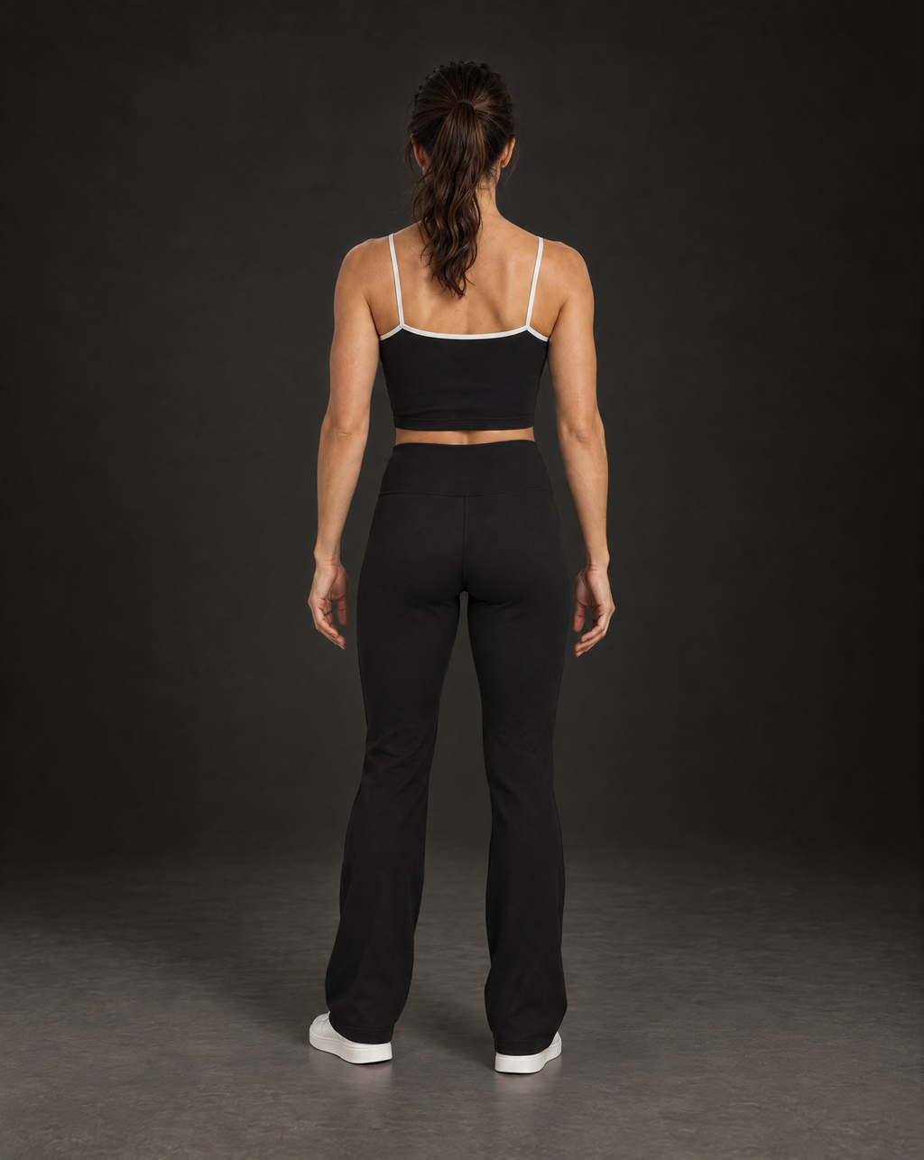 Crop Top Schwarz – Rückansicht