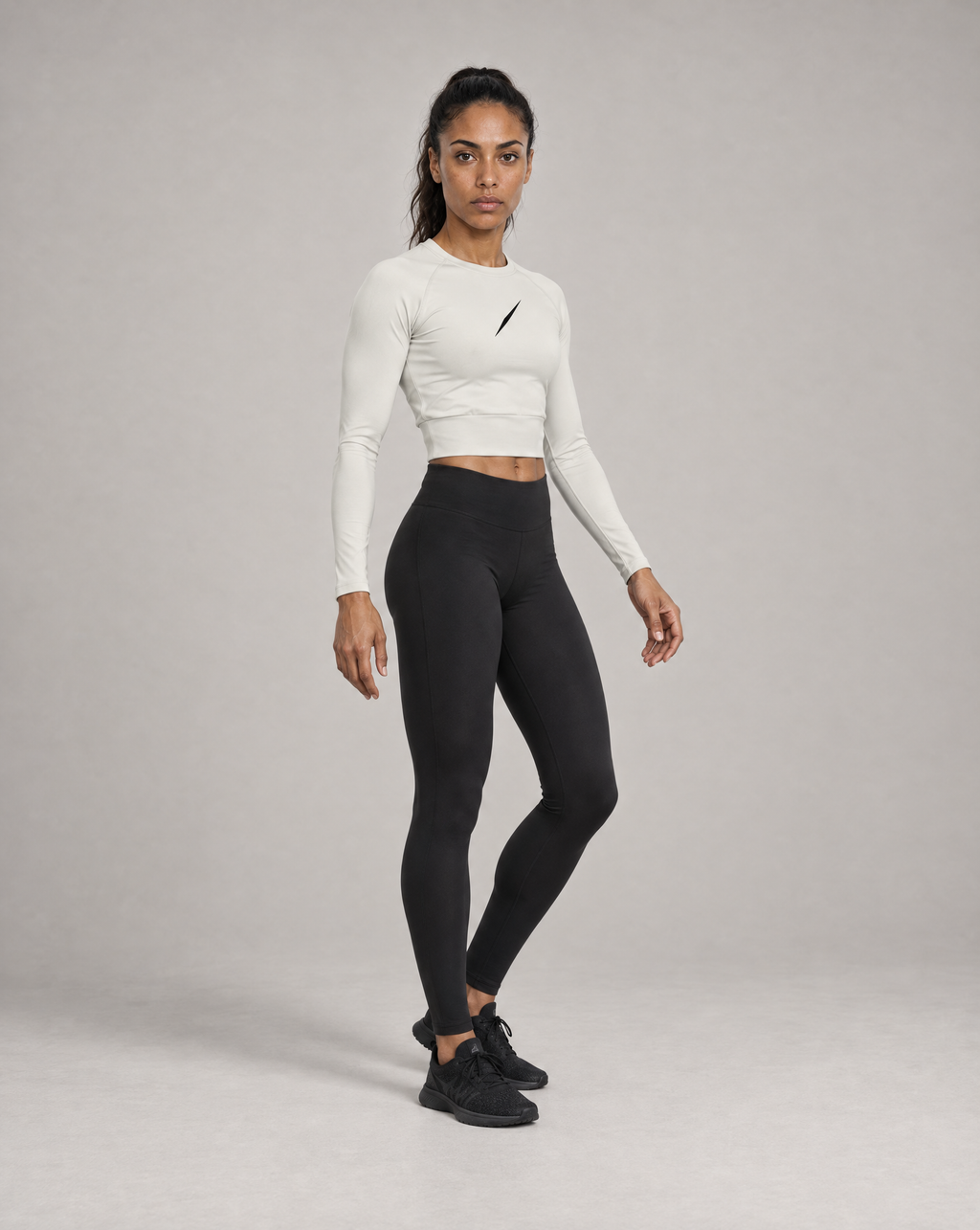 PULSE Cropped Longsleeve Off-White – 3/4-Ansicht