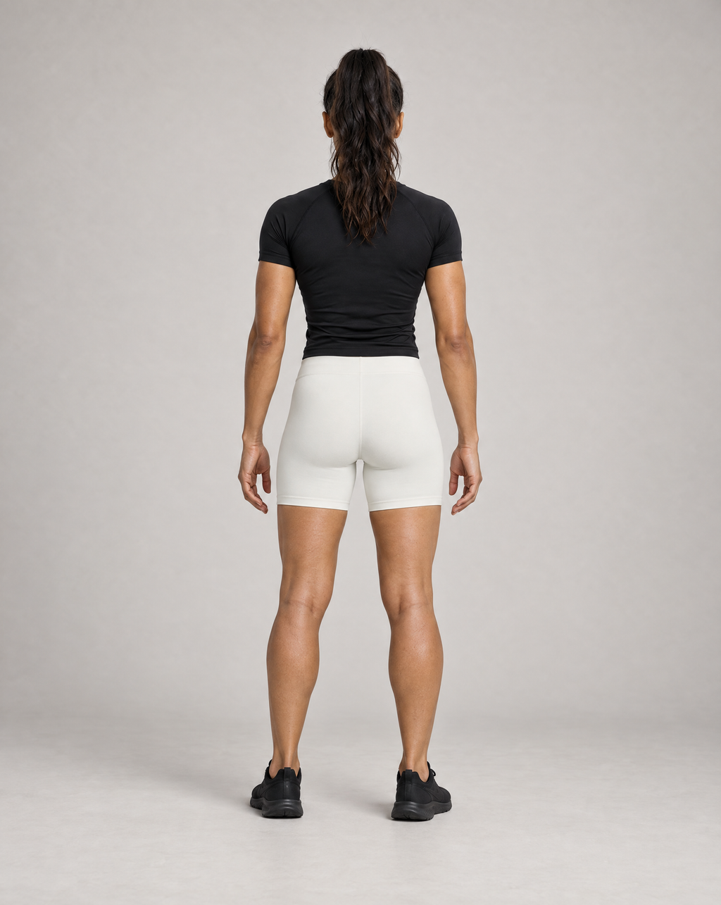 PULSE Training Shorts Off-White Damen – Rückansicht