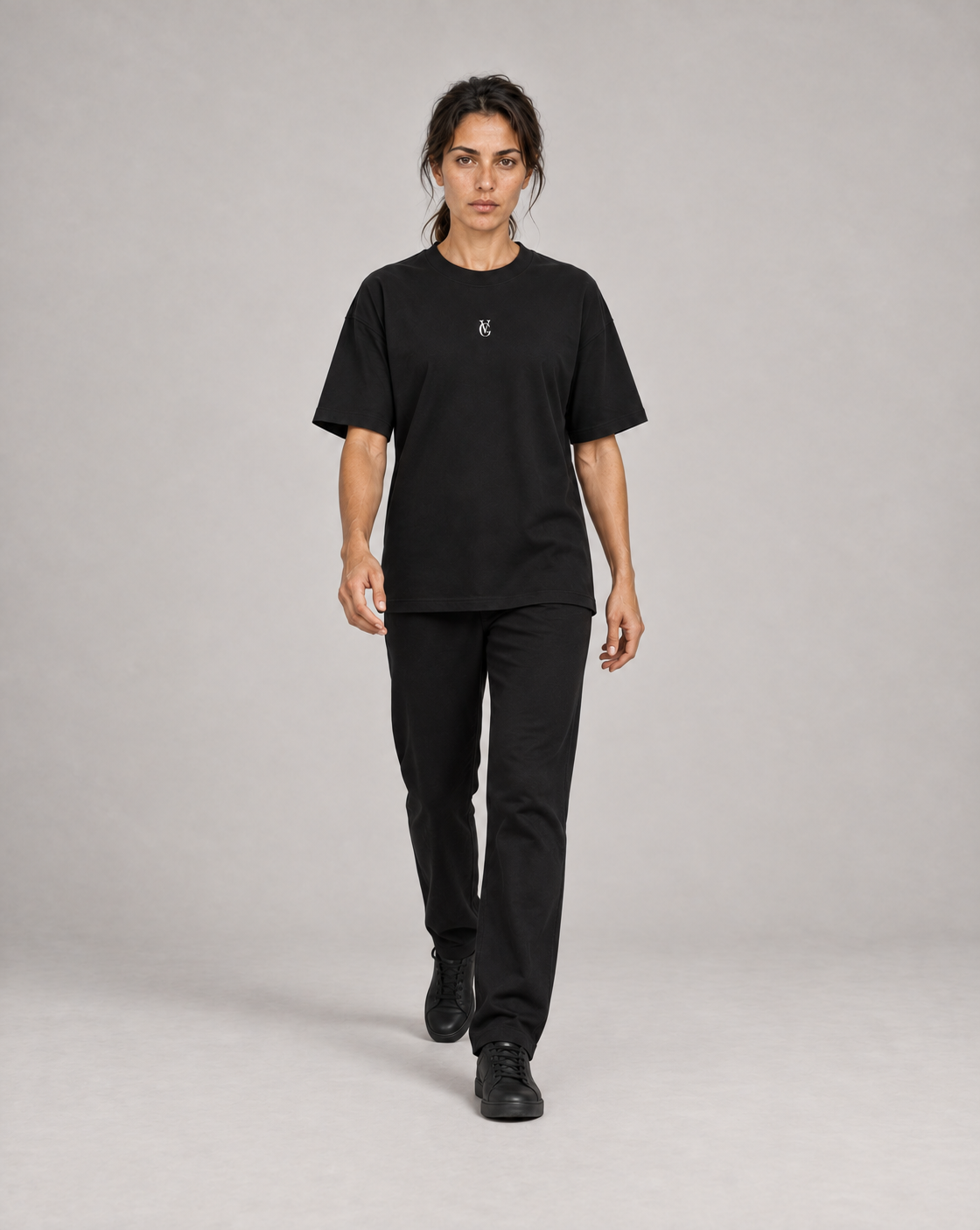 Signature Oversized T-Shirt Schwarz – Damen Walking Ansicht