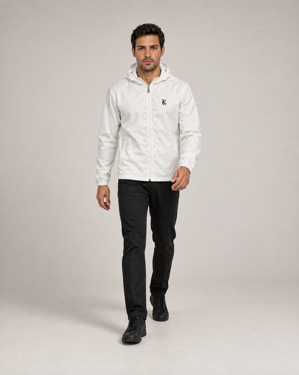 GV Windbreaker Off-White – walking view